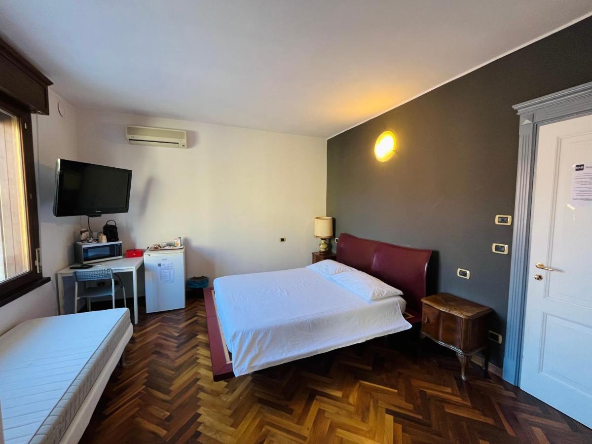 Viale Manzoni Hotel Sassuolo Luaran gambar